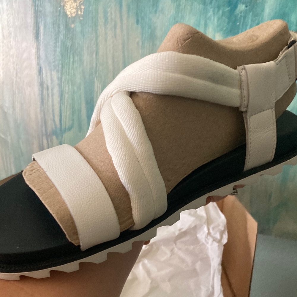Sorel NWT White Velcro Sandals - Picture 4 of 8
